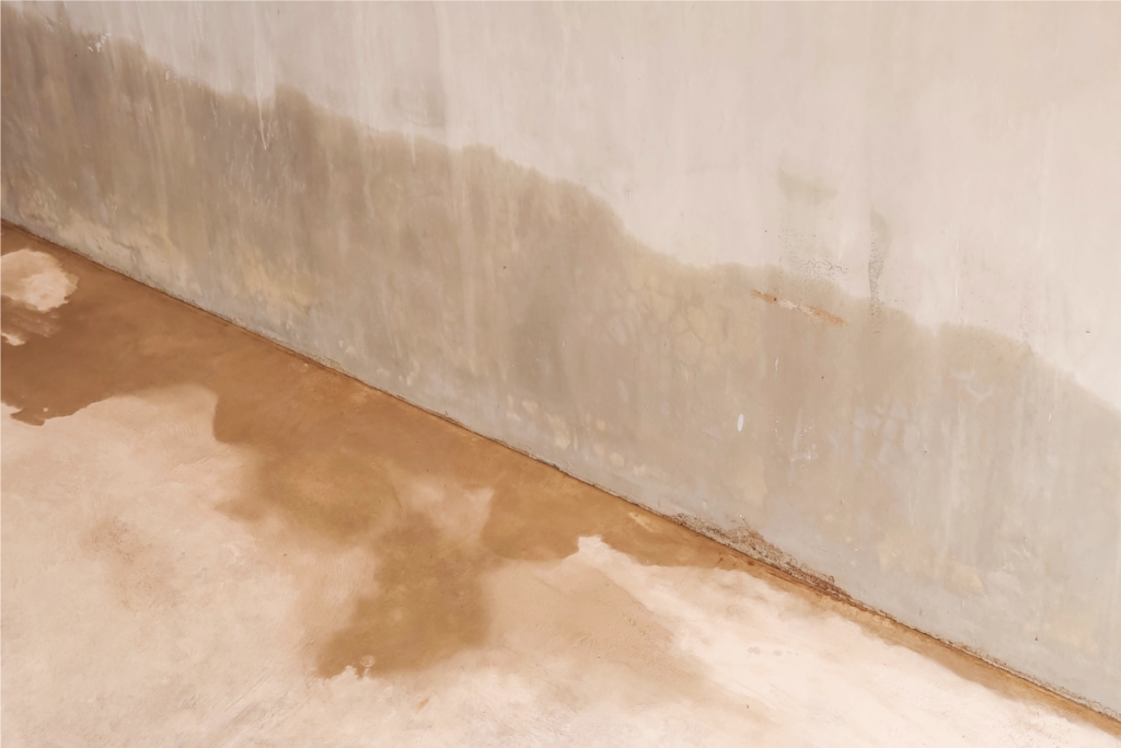 Structural cracks in water tank causing leakage in overhead and underground tanks